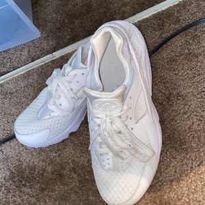 White nike huarache